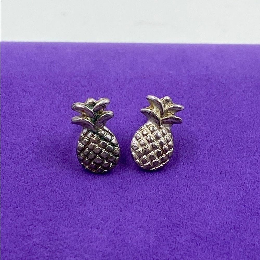 💛 Silver Pineapple Stud Earrings